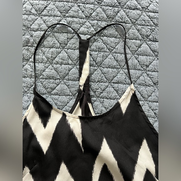 H&M Black and White, High-Low Tank - Picture 4 of 4